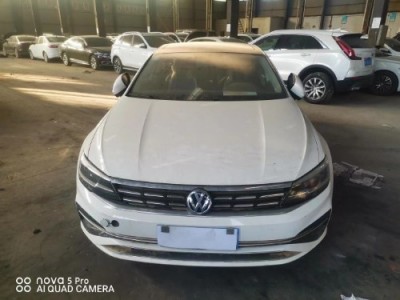 20年大众凌渡小型车