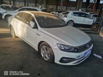 20年大众凌渡小型车