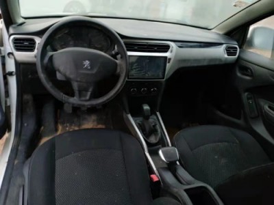 18年标致标致301小型车