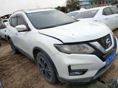 18年日产奇骏小型车
