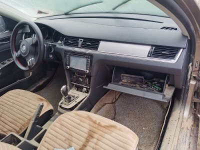 16年大众宝来小型车