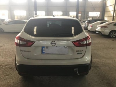 18年日产逍客小型车