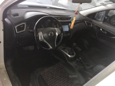 18年日产逍客小型车