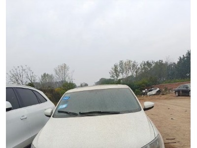 16年大众桑塔纳小型车