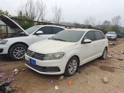 16年大众桑塔纳小型车