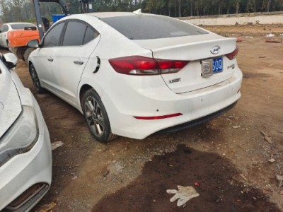 18年现代领动小型车