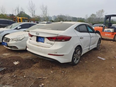 18年现代领动小型车