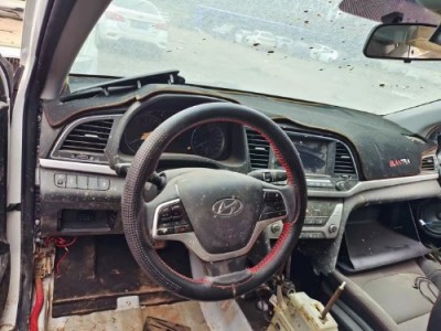 18年现代领动小型车