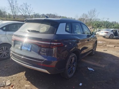 20年比亚迪宋小型车