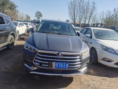 20年比亚迪宋小型车