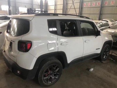18年Jeep自由侠小型车