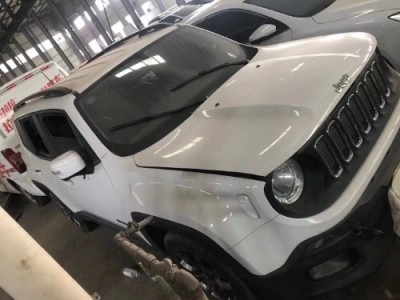 18年Jeep自由侠小型车