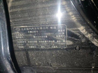 16年现代途胜小型车