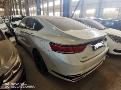 20年吉利博瑞小型车