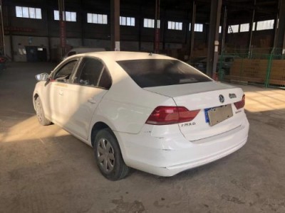 18年大众桑塔纳小型车