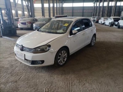 13年大众高尔夫小型车