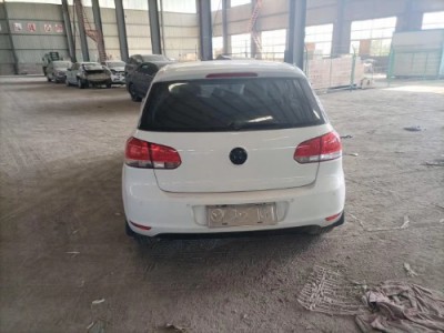 13年大众高尔夫小型车