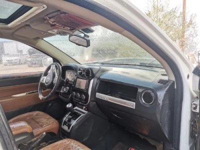 15年Jeep指南者小型车