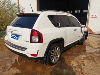 15年Jeep指南者小型车