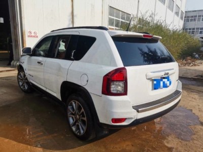 15年Jeep指南者小型车