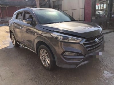 17年现代途胜小型车