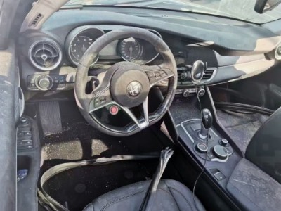19年阿尔法·罗密欧阿尔法·罗密欧Giulia小型车