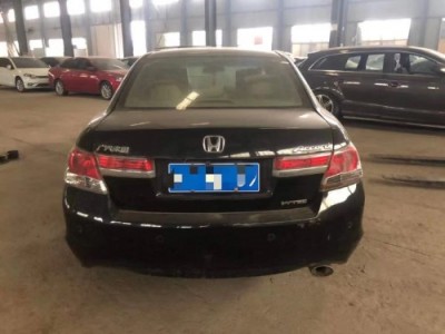 12年本田雅阁小型车