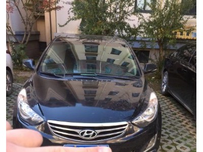 14年现代朗动中型车