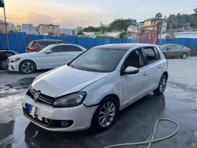 12年大众高尔夫小型车