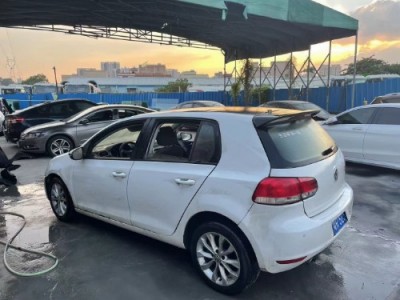 12年大众高尔夫小型车