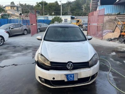 12年大众高尔夫小型车
