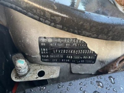 12年大众高尔夫小型车