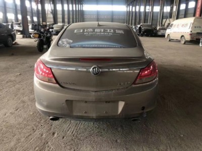 11年别克君威小型车