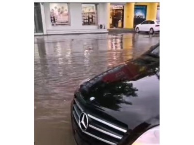 13年奔驰奔驰R级小型车