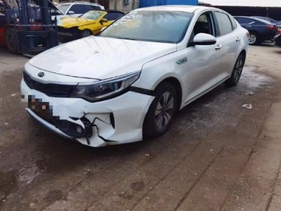 17年起亚起亚K5小型车