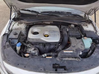 17年起亚起亚K5小型车