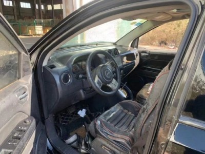 12年Jeep指南者小型车