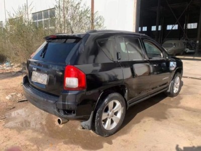 12年Jeep指南者小型车