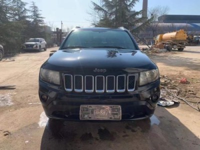 12年Jeep指南者小型车