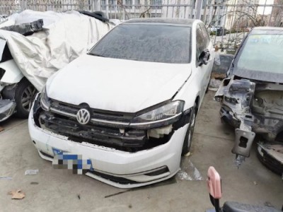 19年大众高尔夫小型车
