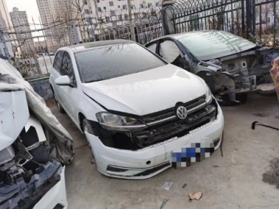 19年大众高尔夫小型车