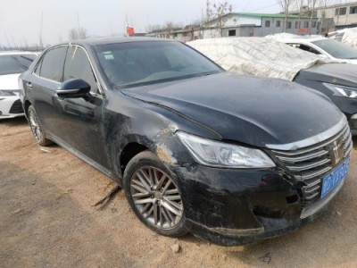 18年丰田皇冠小型车