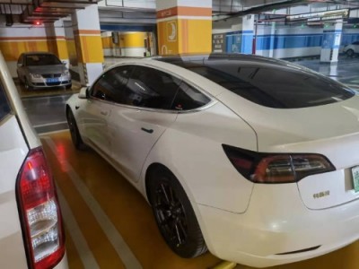 20年特斯拉MODEL 3中型车