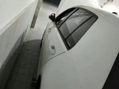 14年大众高尔夫中型车