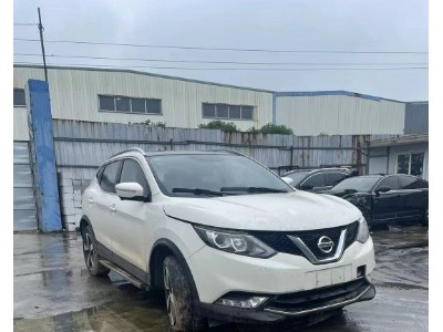 17年日产逍客小型车