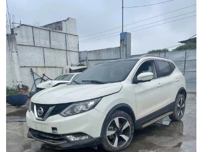 17年日产逍客小型车