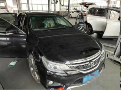 17年丰田锐志小型车