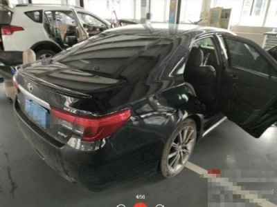 17年丰田锐志小型车