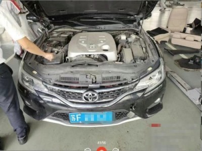 17年丰田锐志小型车