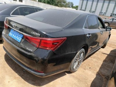 18年丰田皇冠中型车